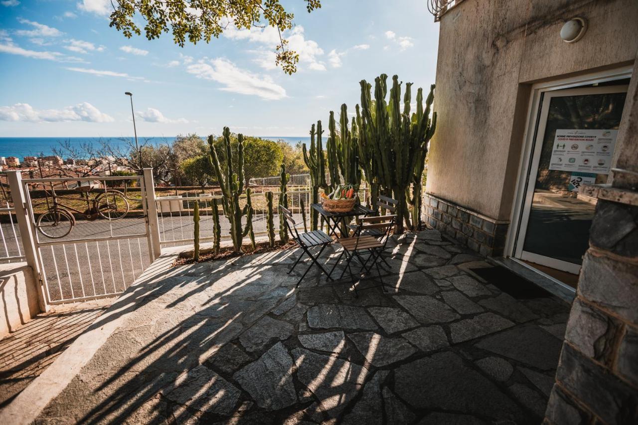 Agriturismo Rose Di Pietra Pietra Ligure Luaran gambar